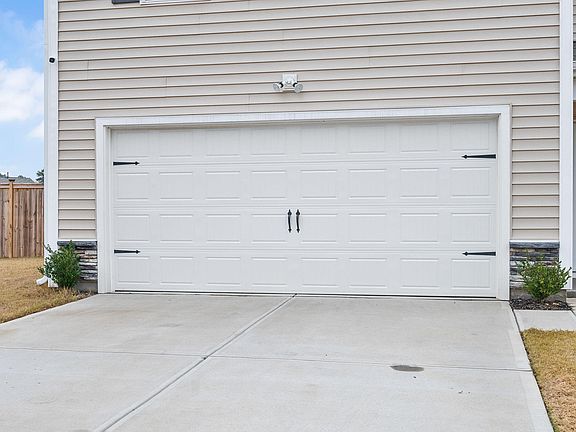4th image of 107 Garden Row Ln