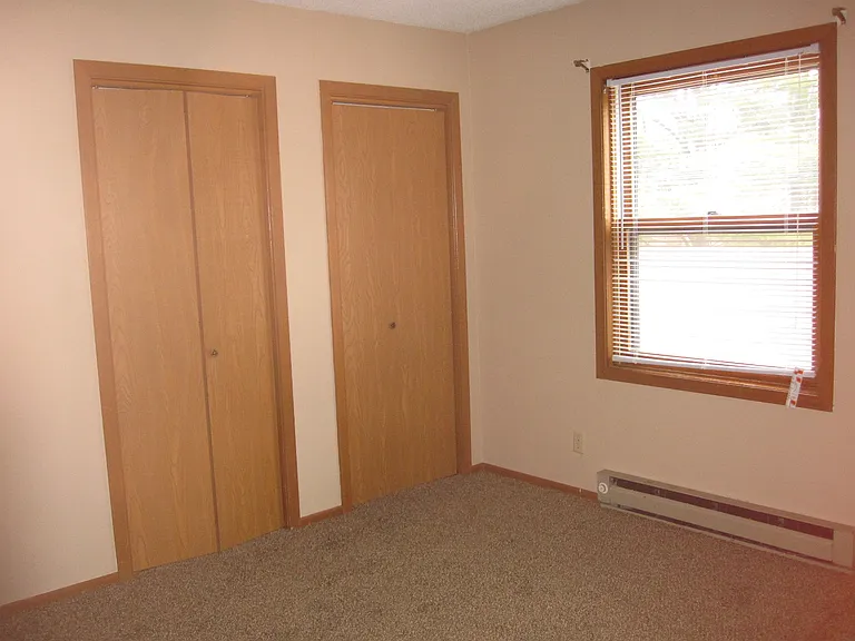 325 W 9th St #B — Photo 11