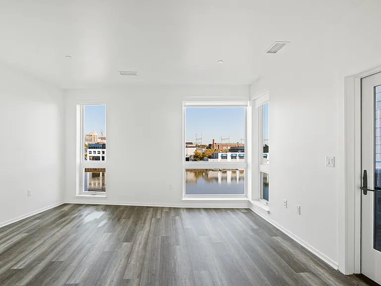 River House Apartments — Photo 35