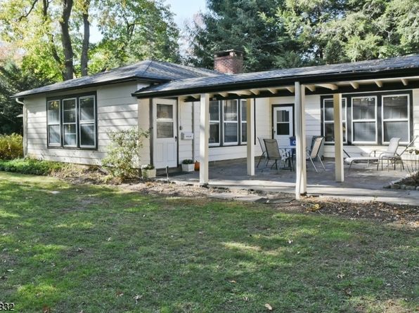 82 Winsor Pl