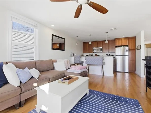 30 Boston St #3, South Boston, MA 02127