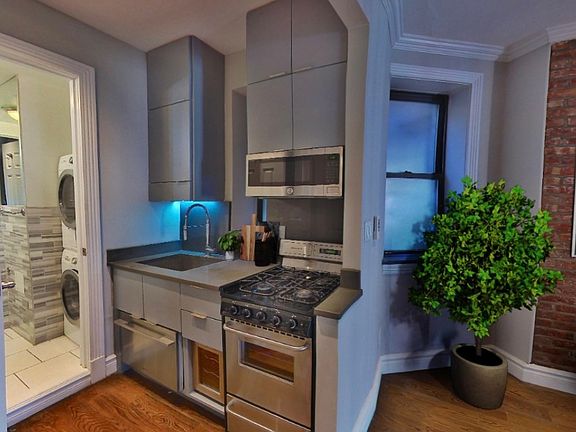 3rd image of 697 10th Ave #4