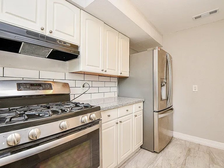 5811 Greencraig Dr — Photo 15