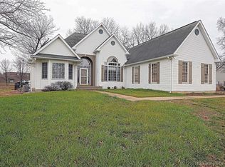 1139 Springbrook Park Dr, Farmington, MO 63640