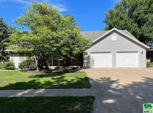 800 22nd Ave, Sheldon, IA 51201