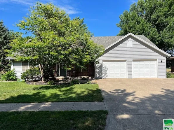 800 22nd Ave, Sheldon, IA 51201