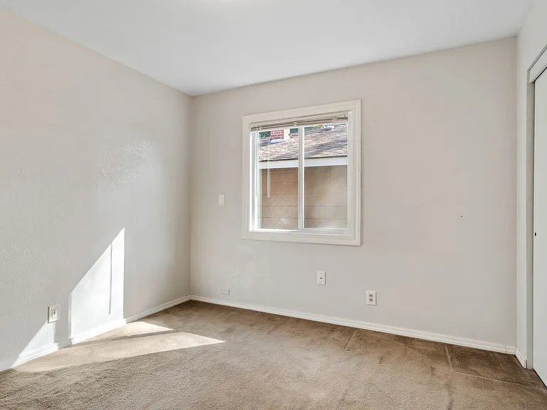 1107 Madison St — Photo 14