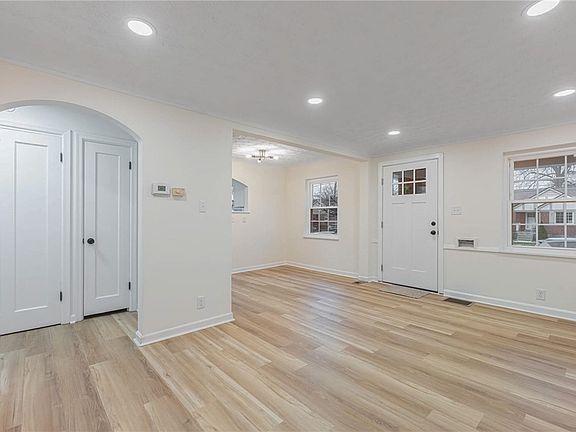 4th image of 3814 N Broadlawn Cir