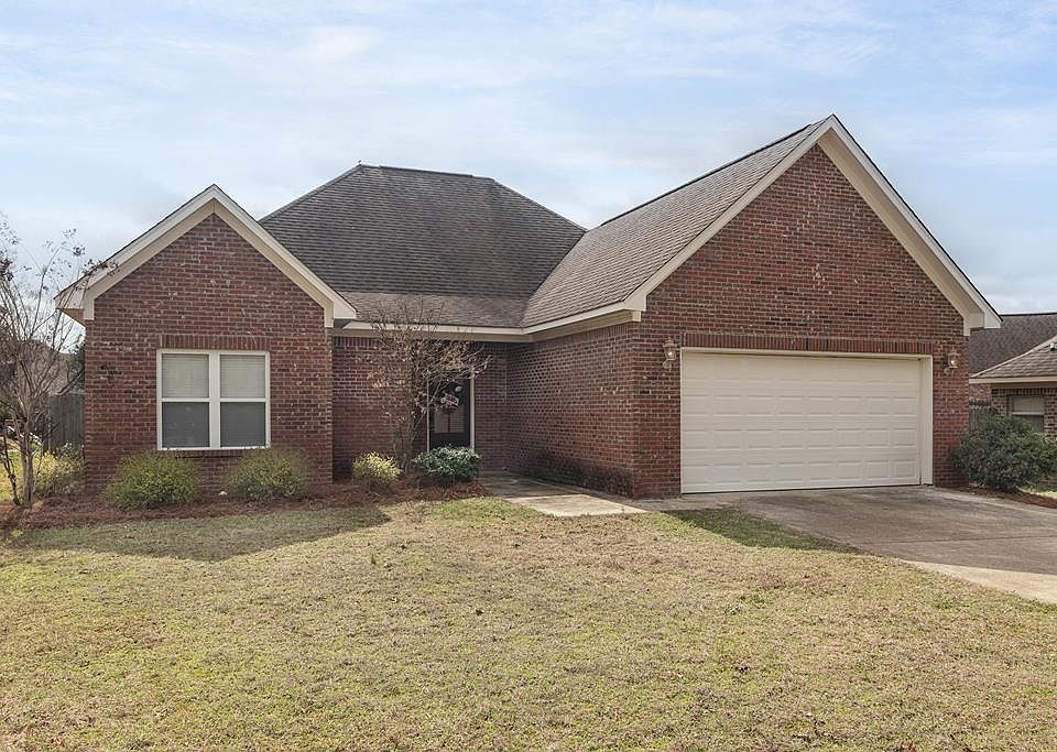 1st image of 402 Oak Ridge Cv