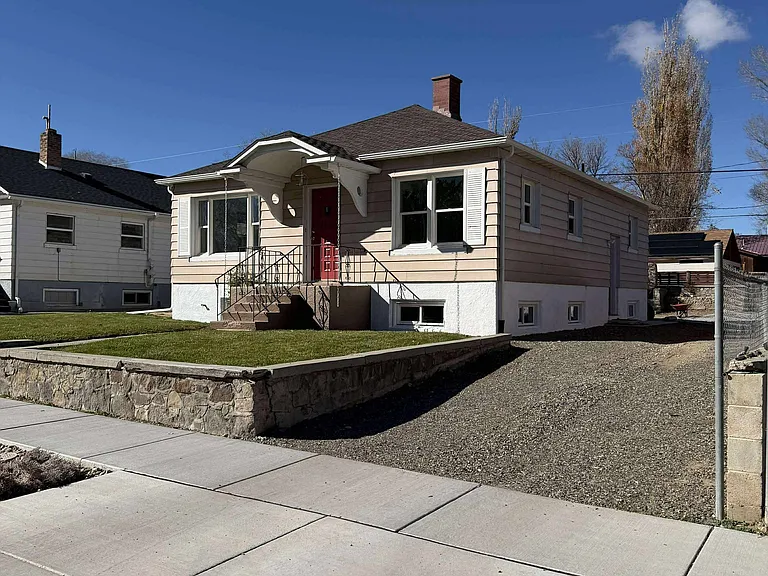 132 W Cedar St — Photo 1