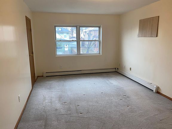 3rd image of 639 S 6th Ave Floor 2