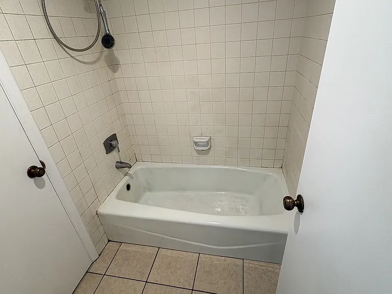 593 Fairways Cir #A — Photo 10