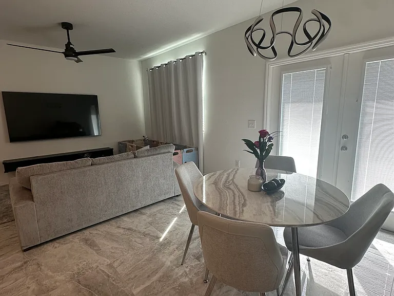 405 Madison Dr — Photo 4