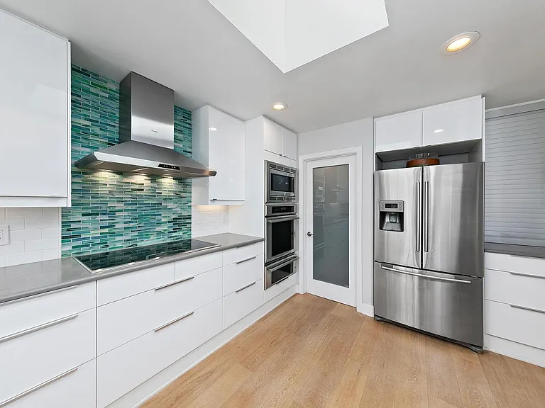 250 Soledad Place — Photo 14