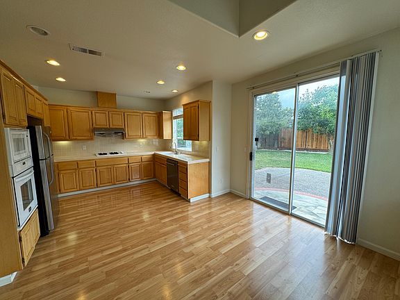3rd image of 3291 Bel Mira Way