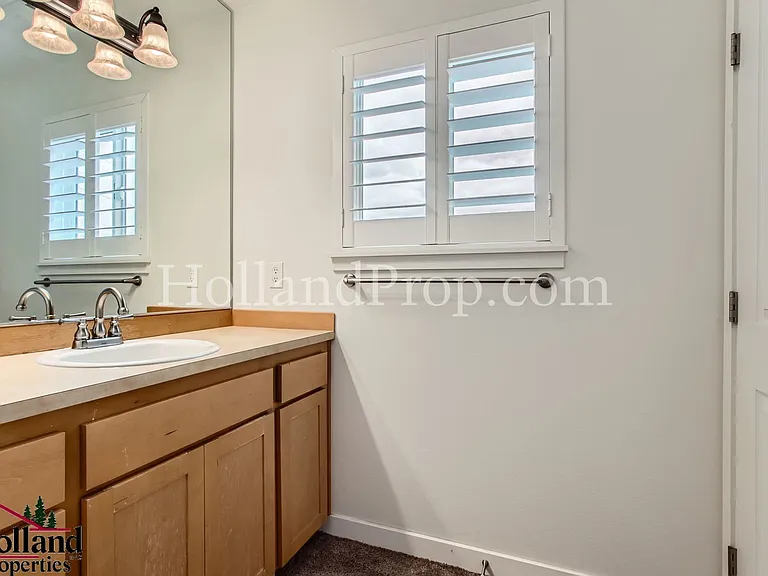 2287 NE Sheffield Ave — Photo 17