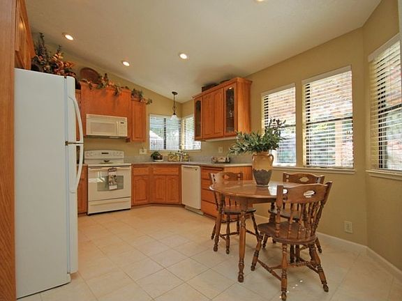 4th image of 1525 Pine Valley Cir