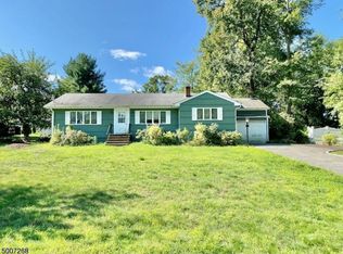 14 Hilltop Cir, Whippany, NJ 07981