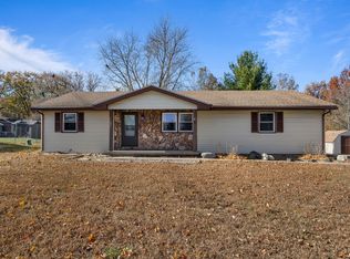 1201 Robin Rd, Mahomet, IL 61853