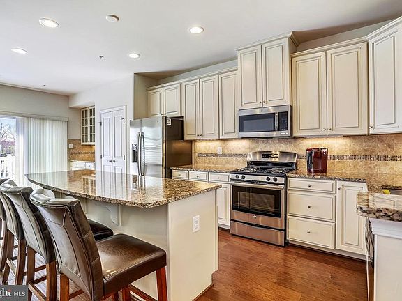 3rd image of 13312 Waterford Hills Blvd