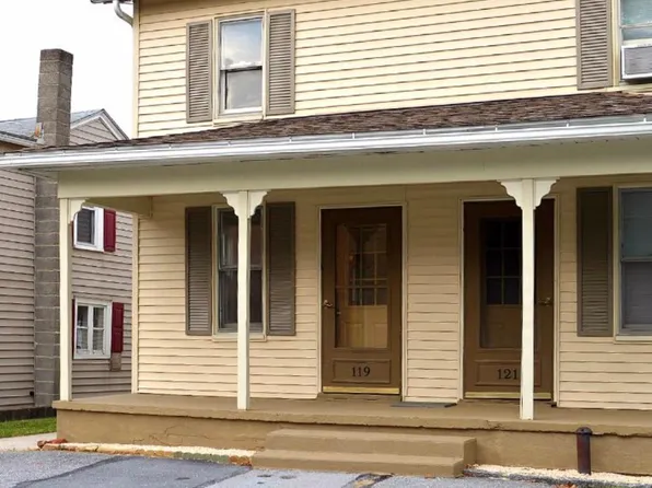 121 Half St, Hershey, PA 17033