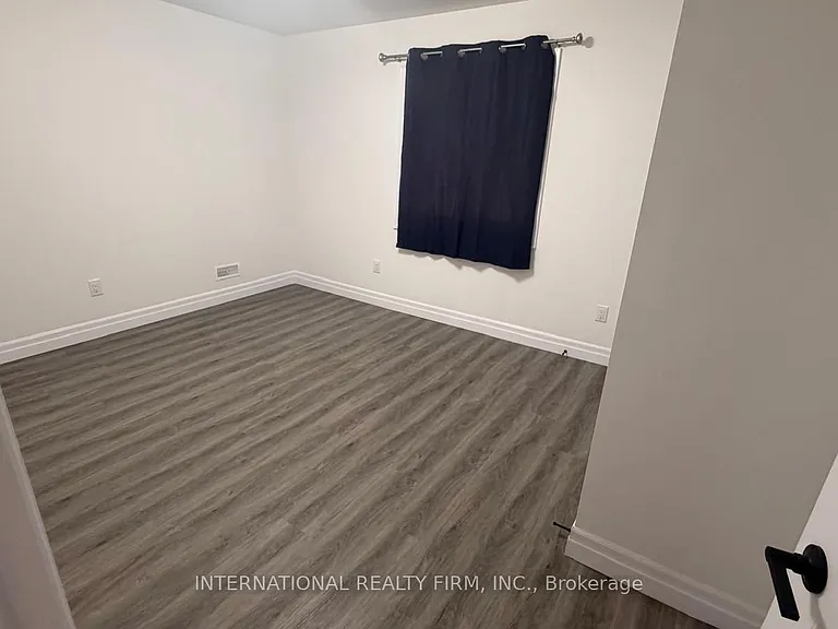 891 Darnley Blvd — Photo 15