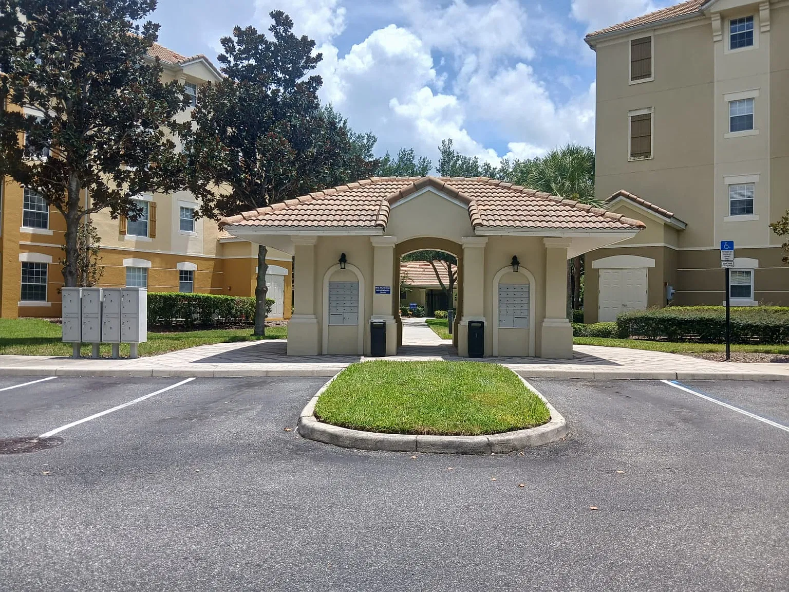 3 bed, 2002 sqft, $799 — Photo 3