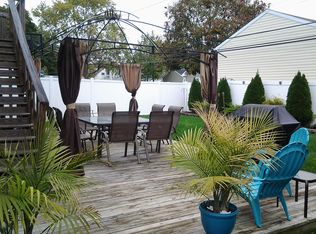 105 Cotton Ln, Levittown, NY 11756