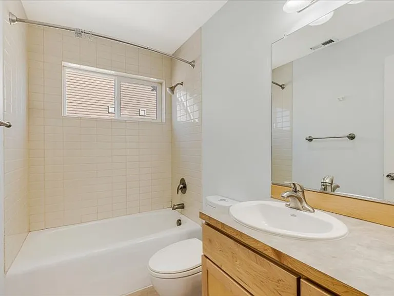 425 NE Fremont St — Photo 24