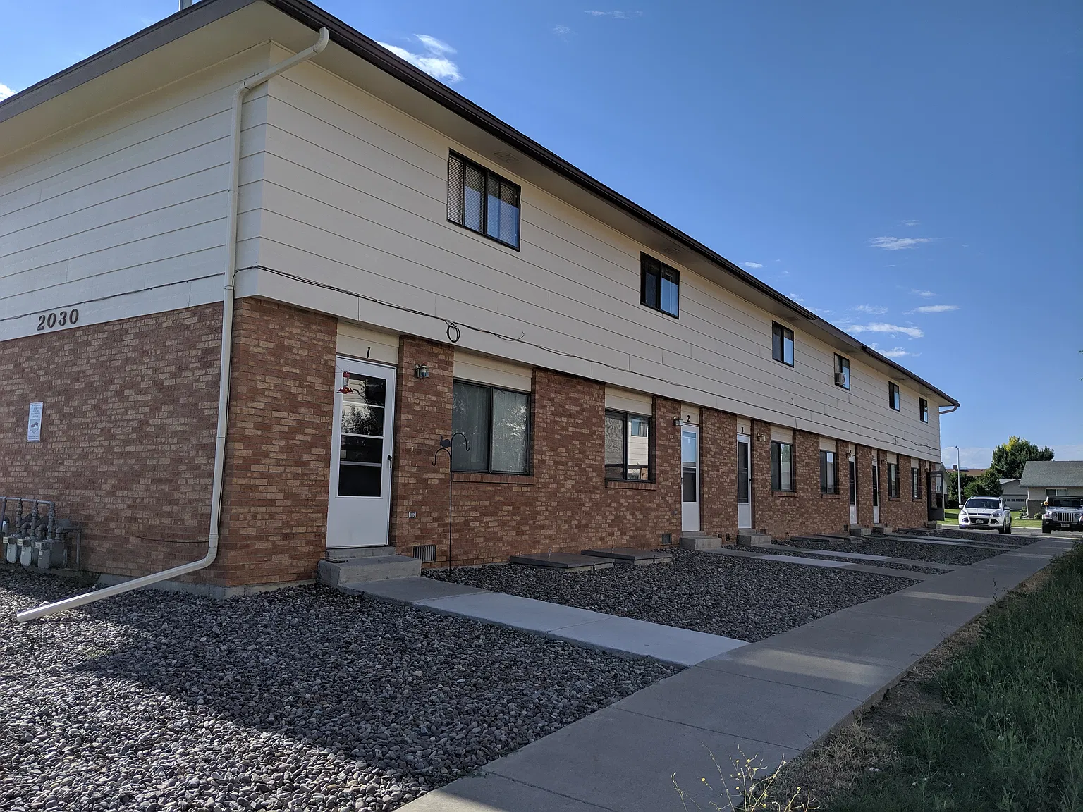2 bed, 1.5 bath, 968 sqft, $1,300 — Photo 1