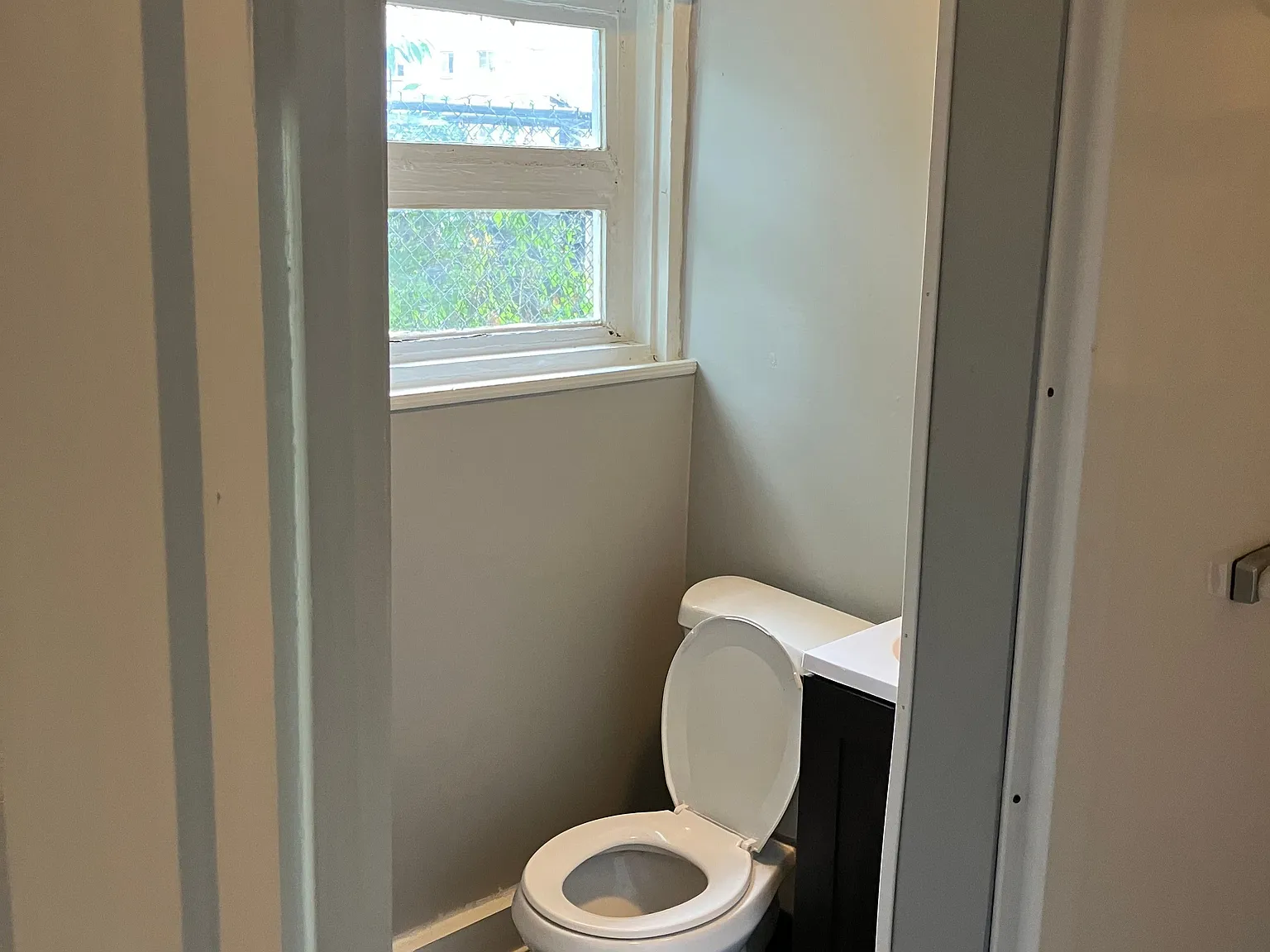 1 bed, 1.0 bath, $880 — Photo 3