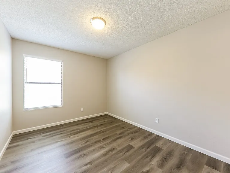 8938 N 64th Ln — Photo 14