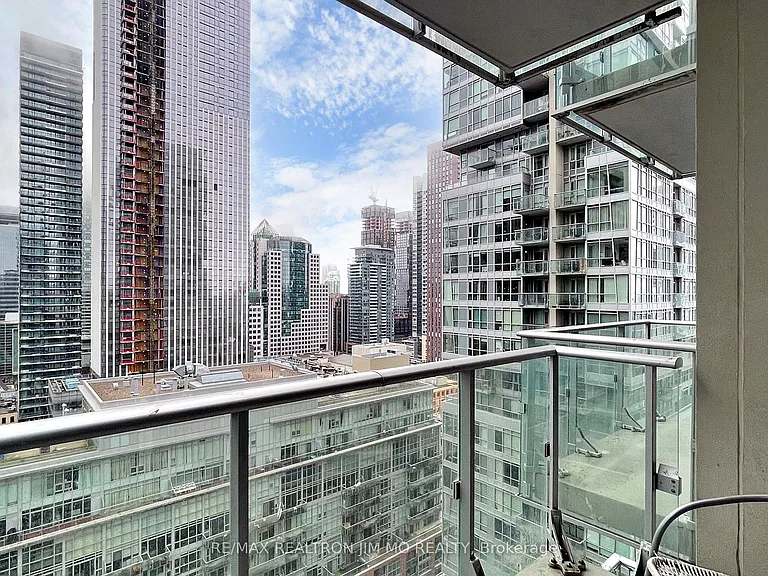 199 Richmond St W #2105 — Photo 25