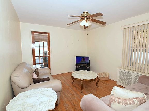 3rd image of 1052 Jackson Ave