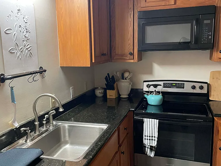 1018 Bienville St #2 — Photo 9