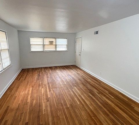3rd image of 2625 E 5th St