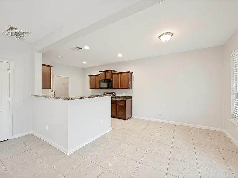 1608 Persimmon Dr — Photo 10