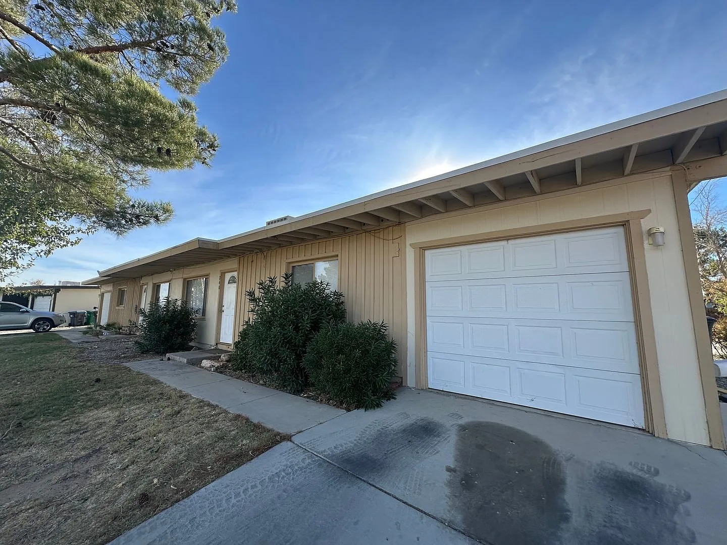 Attractive 2 Bed 1 Bath — Photo 1