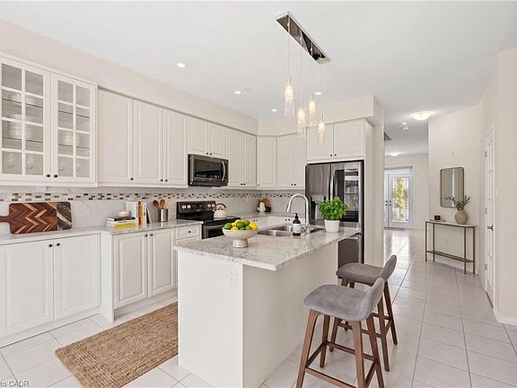 5th image of 35 Royal Coachman Way