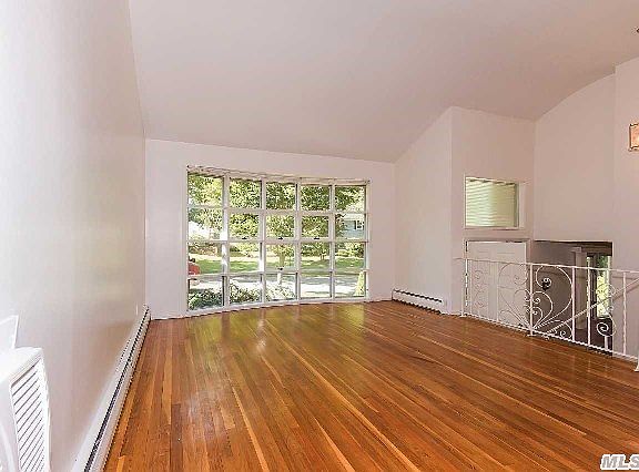 4th image of 6 Newtown Ln