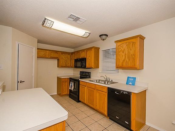 5th image of 1816 Summer Glen Ct