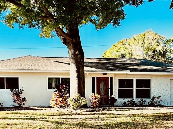 2114 Indian Ave N, Belleair Bluffs, FL 33770