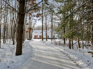 9815 Snow Pointe Dr SE, Alto, MI 49302