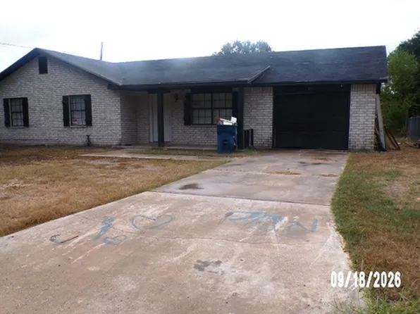 801 W Clare St, Beeville, TX 78102