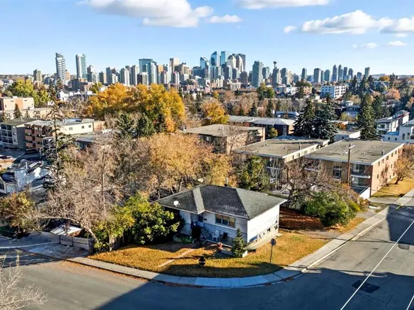 2524 17a St NW, Calgary, AB T2M 3S6