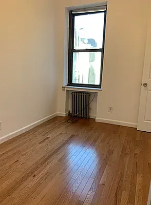 Rented by Current Real Estate Advisors | media 10