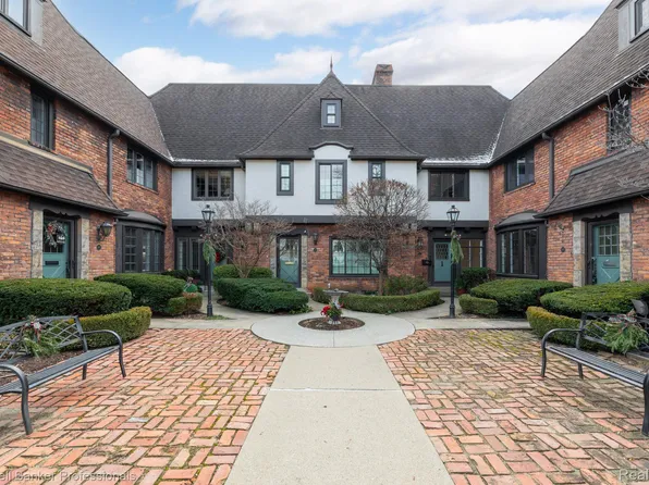 42 Cranford Ln, Grosse Pointe, MI 48230
