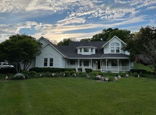 4615 S Hillview Dr, New Berlin, WI 53146