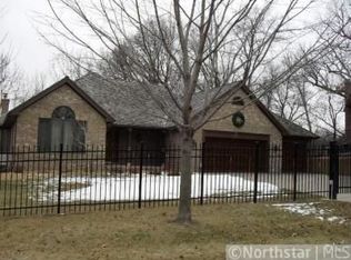 9200 Collegeview Cir, Bloomington, MN 55437