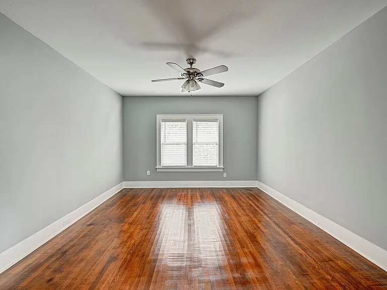 512 W Pierce St — Photo 9